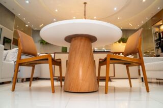 A mesa Nirá encanta pelo design da sua base e valoriza o ambiente com elegância e muita sofisticação.

Se você busca móveis personalizados, com qualidade e excelente preço vem para a Megam Móveis.

#mesaredonda 
#arquitetosrj 
#decoracaoedesign